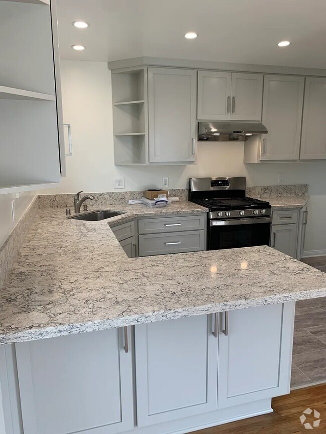 Building Photo - 1558 Riverside Dr Rental