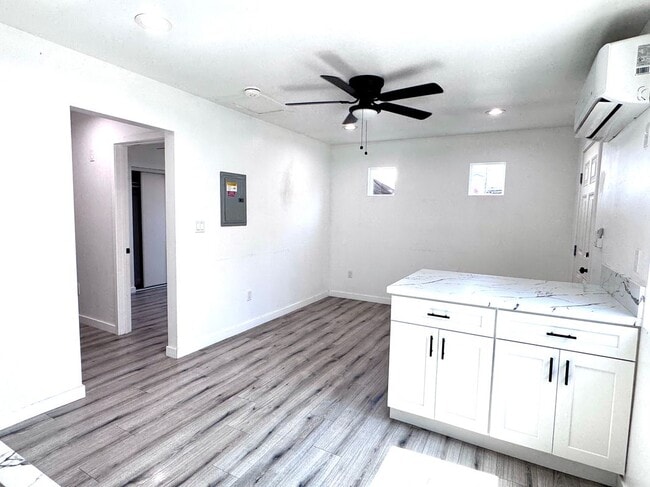 Photo - 841 1/2 West 64th Street