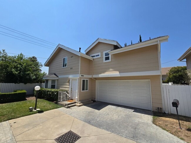 Building Photo - Beautiful Pasadena Townhouse