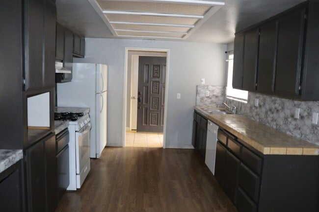 Building Photo - 7864 Newhall Ave