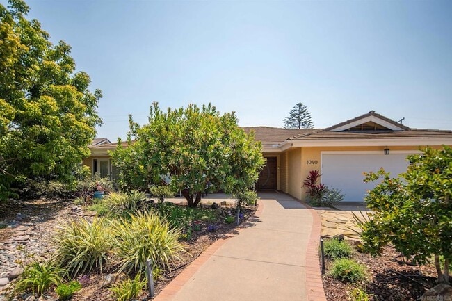 Photo - 1040 Alameda Blvd House