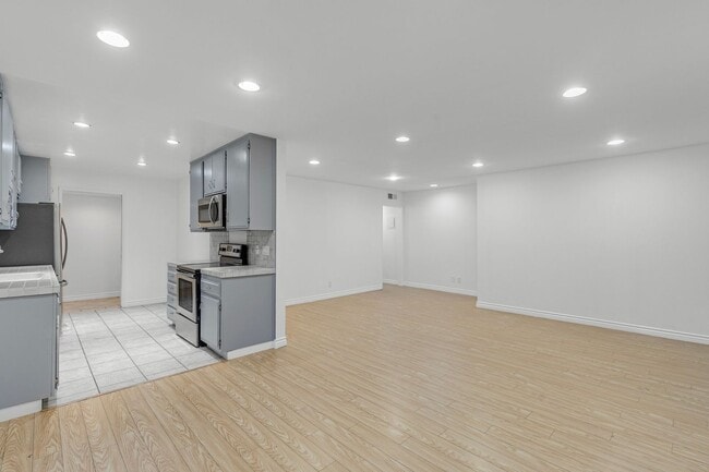 Photo - 121 Croft Ave Unit 108