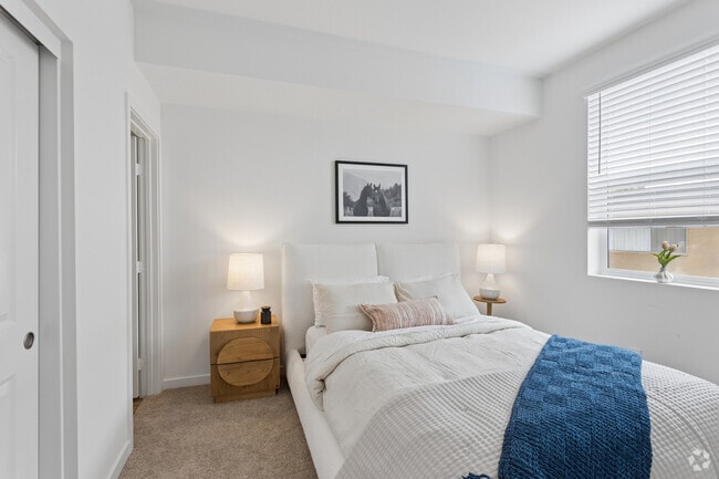 3BR, 2BA - 1,076SF - Primary Bedroom - Romneya Row in Anaheim