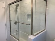 Tub/Shower - 3932 Walgrove Ave