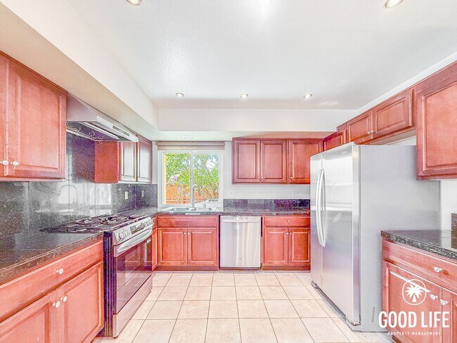 Building Photo - Bright 3B/2BA Condo in La Jolla with Spacious Kitchen and Dual Vanity Primary Bath