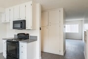 Kitchen - 7929 Stewart & Gray Rd Apartments