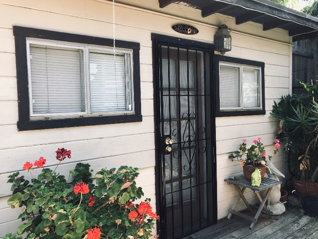 Building Photo - 487 Lado De Loma Dr