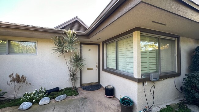 Building Photo - 1225 N Granada Ave Unit 33