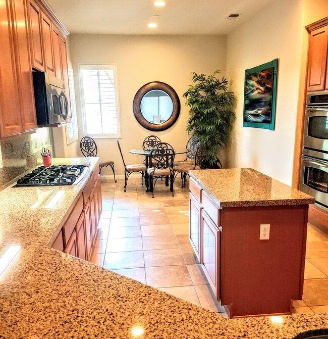 Kitchen with eating nook - 40296 Calle Ebano