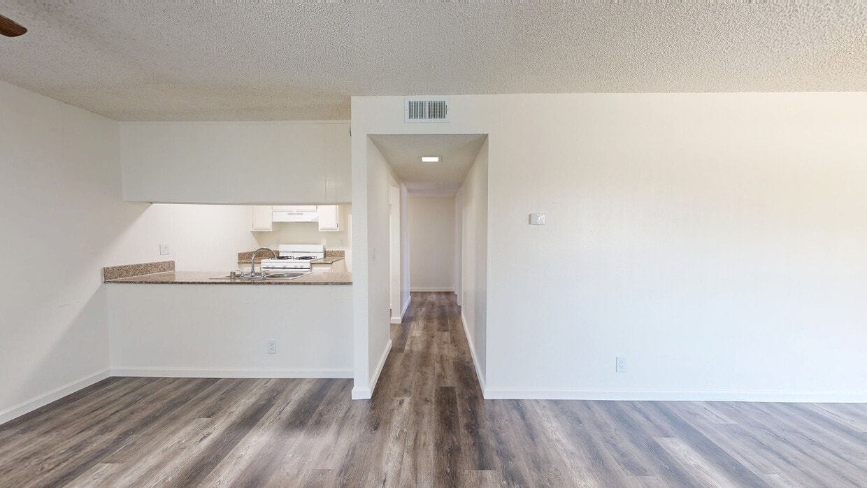3D Tour - Lakewood Gardens Apartments