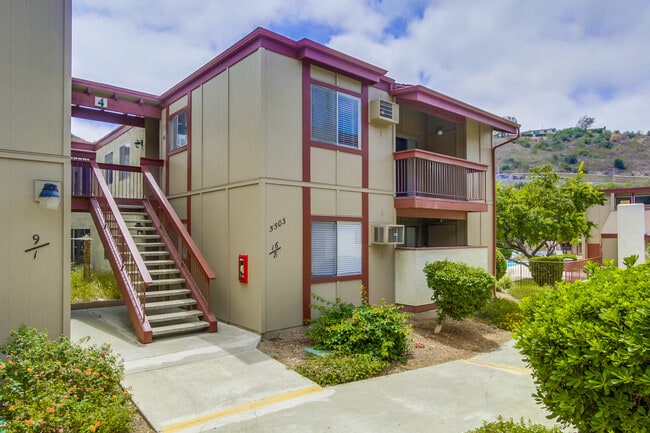 Building Photo - Spacious 3 Bedroom Condo Available for Move In May 1st