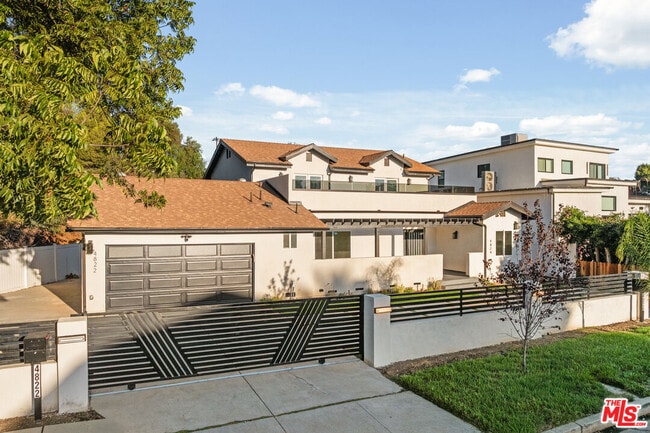 Photo - 4824 Saloma Ave