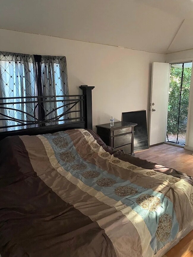 Photo - 1650 W 85th St