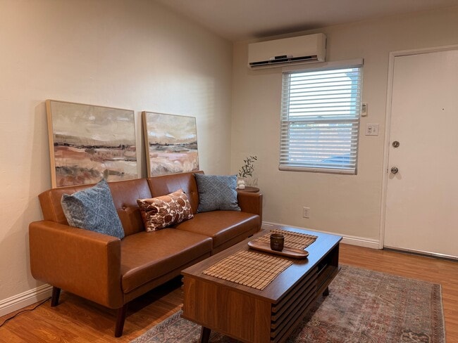 Photo - 2220 N Niagara St Unit B