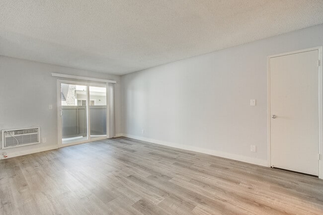 Photo - Gilmore-Hamlin Apartments