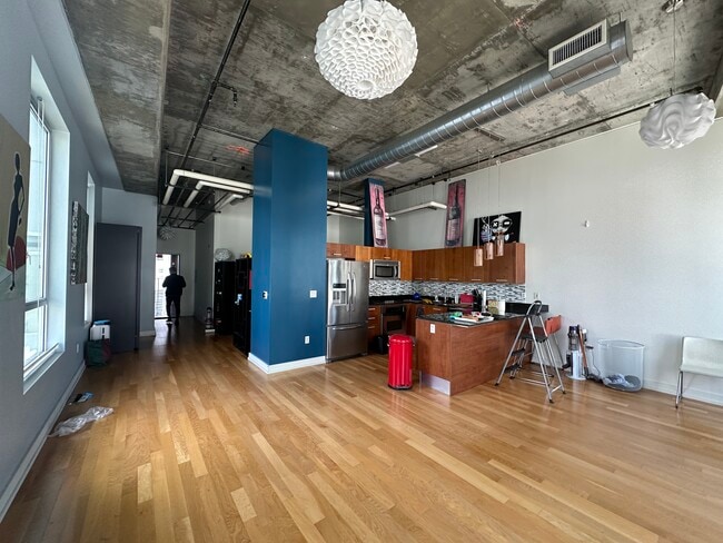 Photo - 645 W 9th St Unit 731
