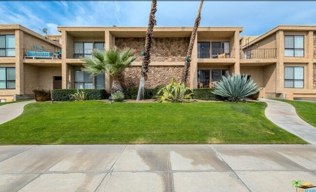 Front building view - 2727 S Sierra Madre Unit #5