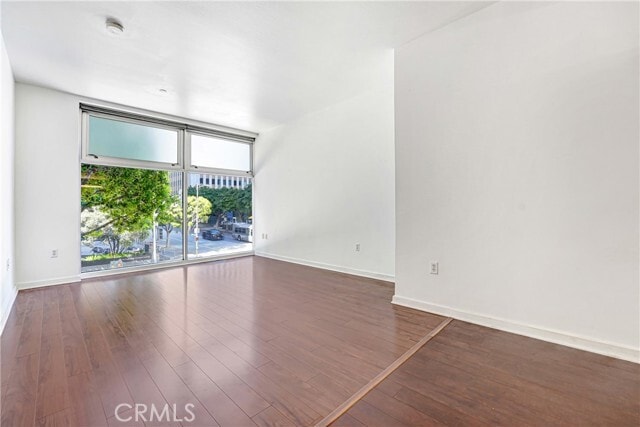 Photo - 630 W 6th St Unit 216