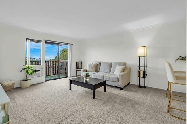 Photo - 6924 Hyde Park Dr Unit 209