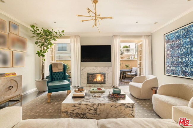 Building Photo - 930 N Doheny Dr Unit 103