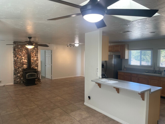 Photo - 31130 Geary St