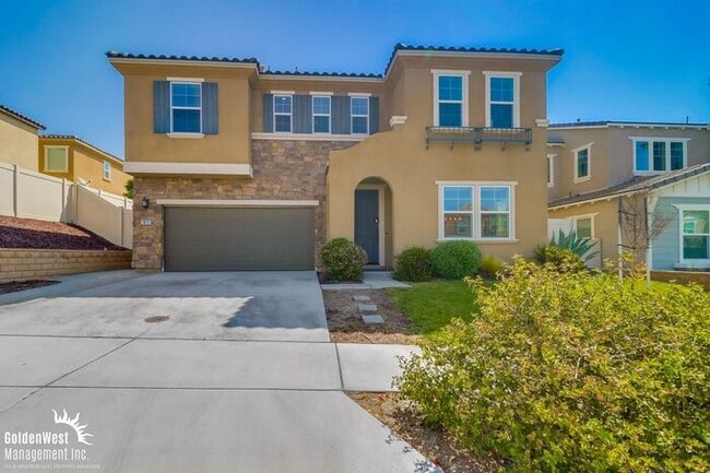 Building Photo - Stunning 5Bdm 3.5Ba Home in the Montecito ...