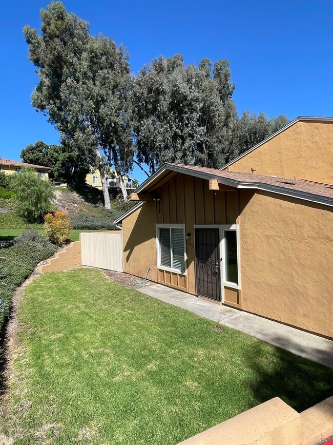 Building Photo - 2/1 Penasquitos Codno Available Now!