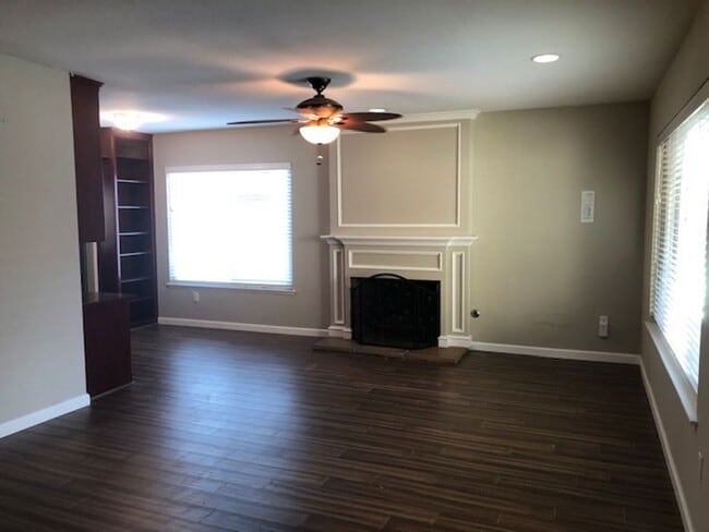 Photo - Beyond Spacious 4 Bedroom home for Rent
