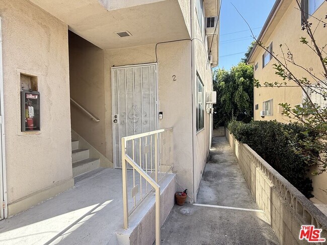 Photo - 1438 S Canfield Ave Unit #2