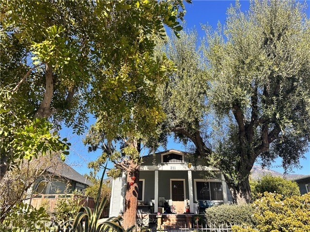 Building Photo - 211 E Walnut Ave