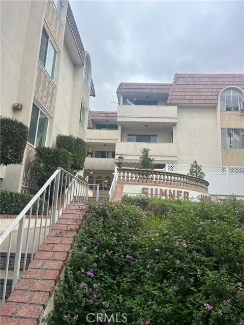 Building Photo - 5625 N Sumner Wy