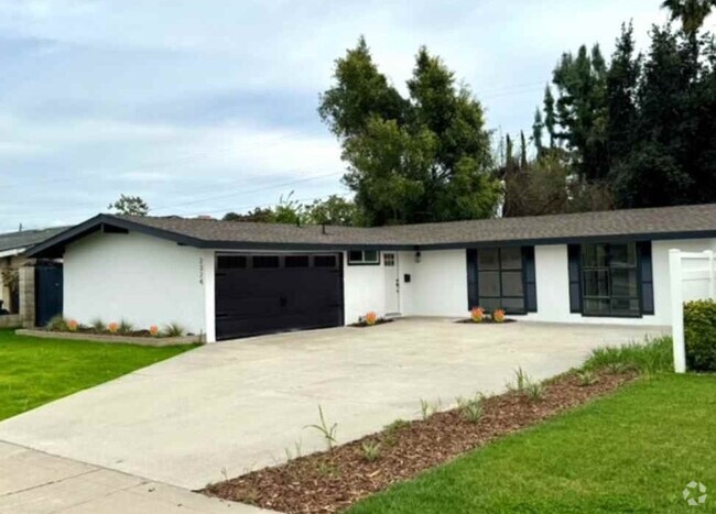 Building Photo - 2324 W Palm Ave Rental