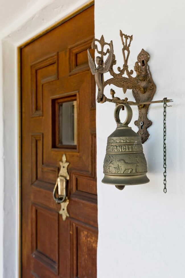 Photo - Classic Spanish Elegance Steps from Beverl... Unit 1215