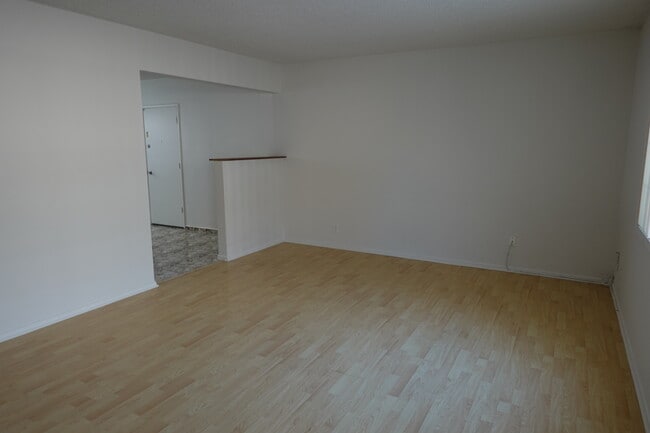 Living Room - 15338 Larch Ave