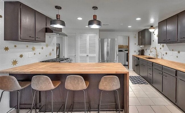 Photo - Stylish Palm Springs Home with Indoor-Outdoor Living