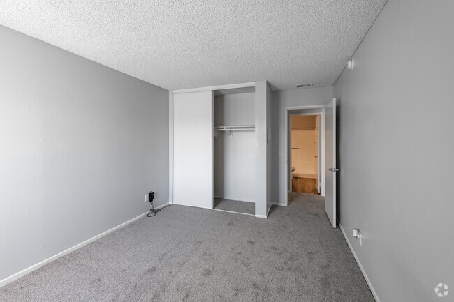 2BD, 2BA - 1050SF - Secondary Bedroom - Burton Place