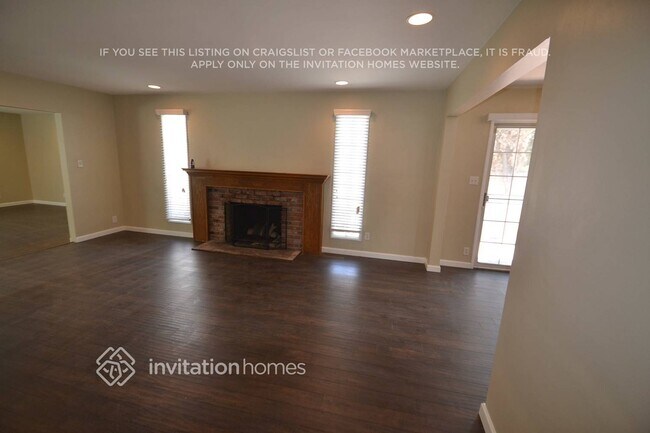 Photo - 15309 Kingsbury St