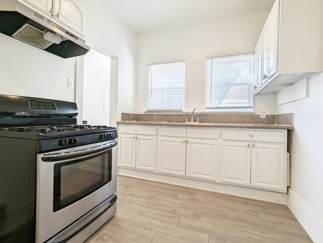 Photo - 435 W 4th St Unit 1/2