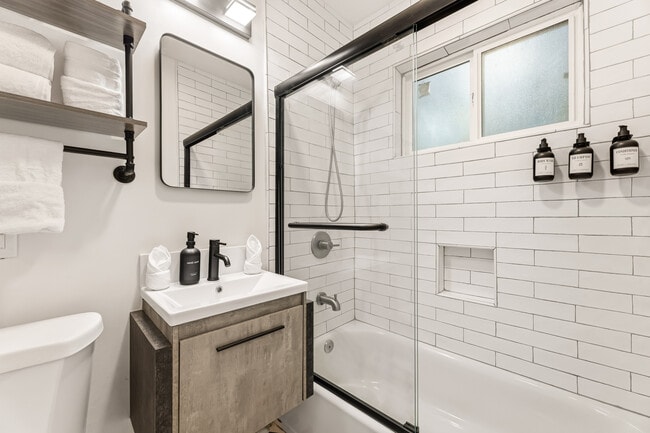 Photo - 732-736 Redondo Ave Unit 734