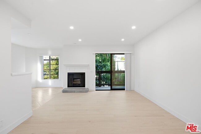 Photo - 13025 Moorpark St Unit 208