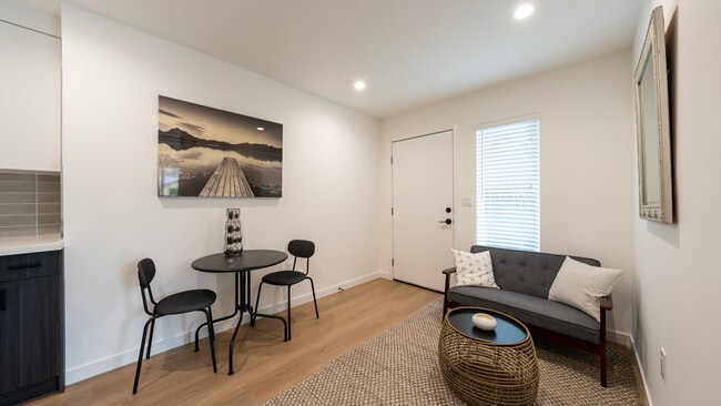 Photo - 611 Occidental Blvd