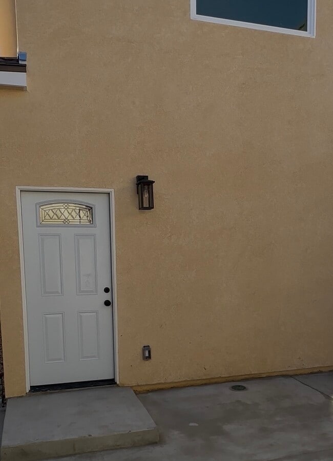 Building Photo - 1153 Alameda Ave Unit C