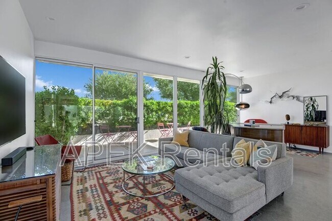 Photo - 3133 N Sunnyview Dr