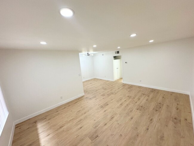 Photo - Old School Cool - 1bd/1ba unit in Sherman ... Unit 113