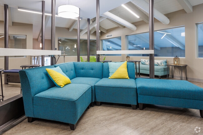 Clubhouse - Huntington Creek Apartments