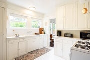 Kitchen - 810 Crestmoore Pl Unit 1