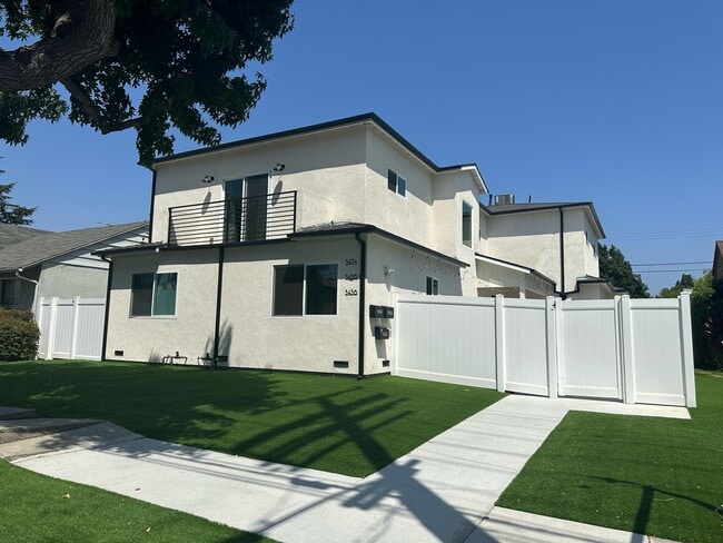 Photo - 5436 1/2 Kester Ave Townhome