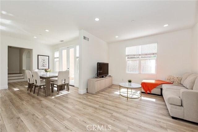 Photo - 94 Chantilly