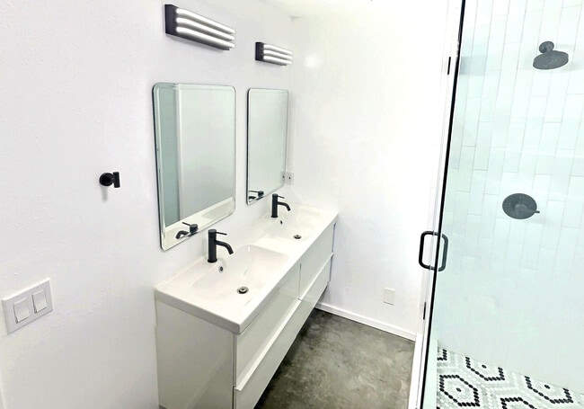 Photo - 944 N Avenue 50 Unit 946