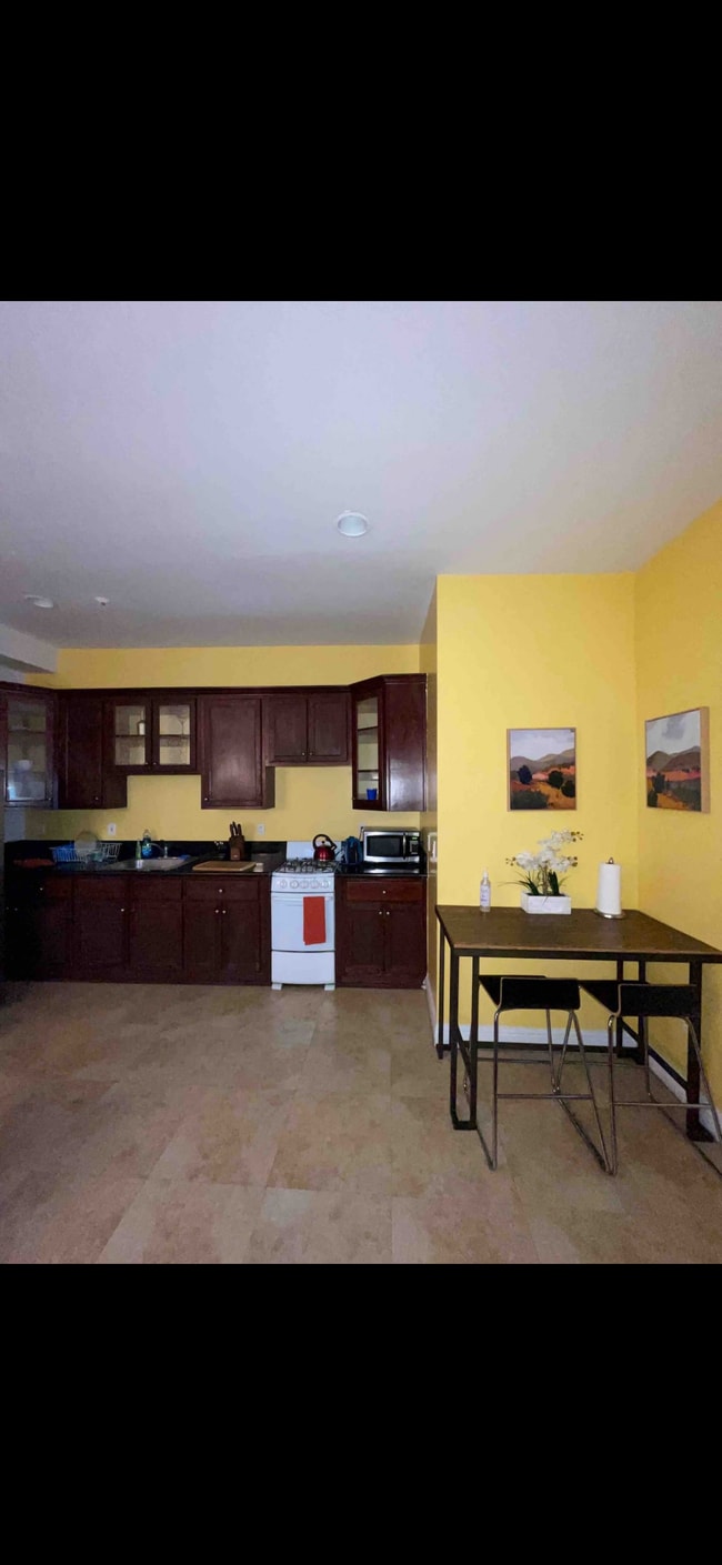 Photo - 2421 Hunter St Unit 2